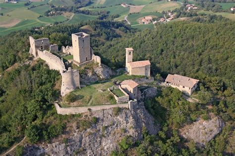 tudor teli pacciamaturreggio emilia|5 Castles not to be missed in the Lands of Matilde di Canossa.